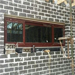 Aluminijasto okno s steklom